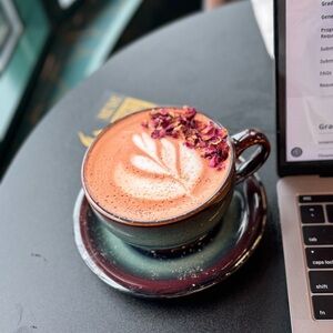 Meet your Posher, Sharon